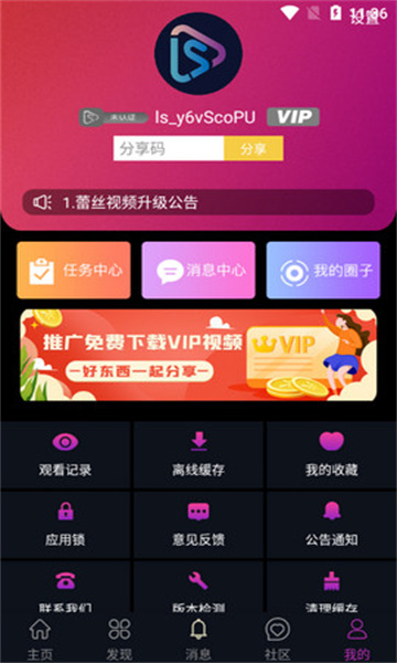 狗妈妈冲进洪水中救出被困小狗
